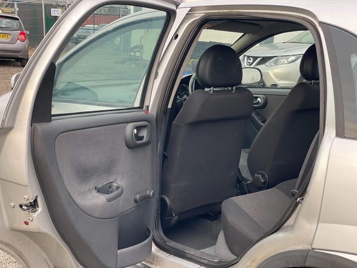 Vauxhall Corsa - 1.4i 16v Design 5dr (a/c) - Automatic+low insurance - Image 15