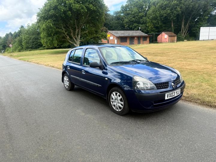 Cheap Renault Clio - 1.2 16v Expression 5dr - Low mileage 18000. 1.2 5drs for sale in Chesham, Buckinghamshire