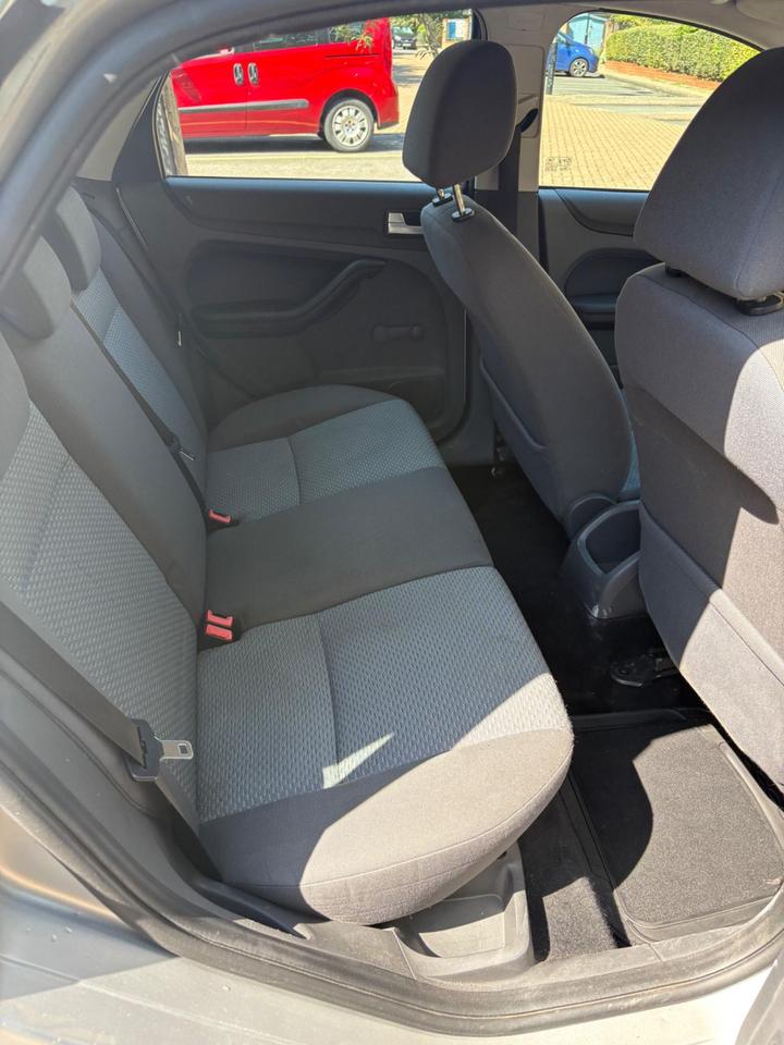 Cheap Ford Focus - 1.6 Sport 5dr - long MOT July 2026 for sale in Clapton, Berkshire