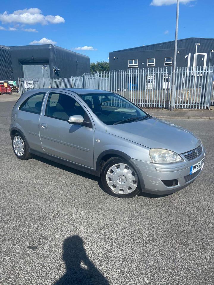 Cheap Vauxhall Corsa - 1.4i 16v Design 3dr (a/c) - Automatic 89K Mileage 2 keys for sale in Luton, Bedfordshire