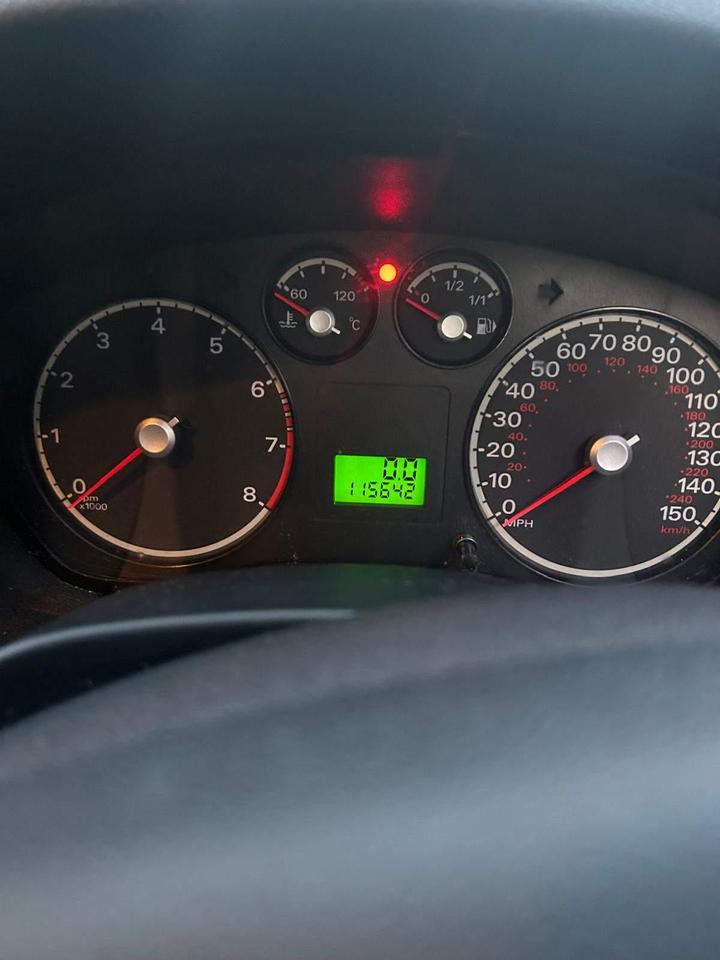 Ford Focus - 1.6 LX 5dr - cheap run around - Image 12