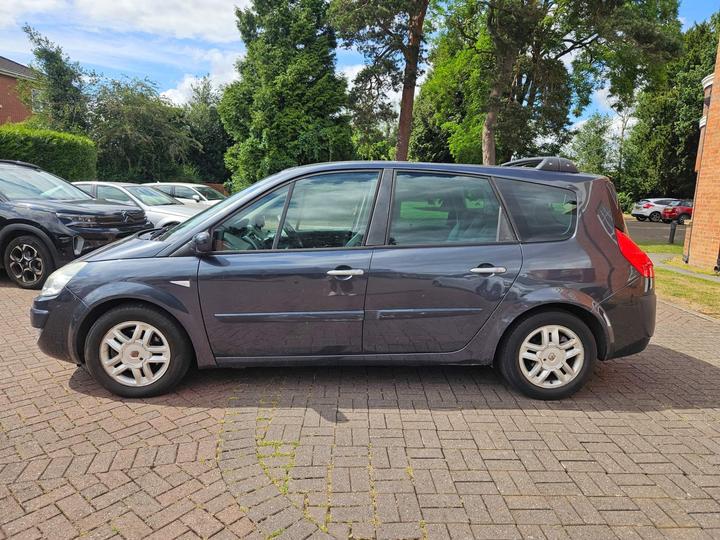 Renault Grand Scenic - 2.0 VVT Dynamique S 5dr - *** 7 SEATS, DVD SCREENS *** - Image 13