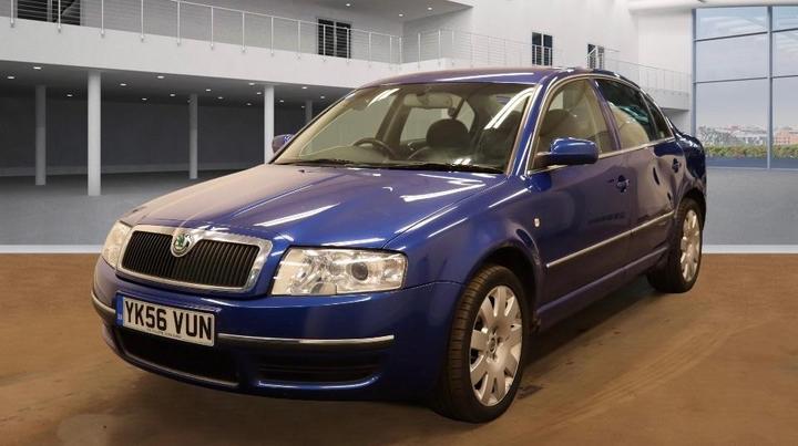 Skoda Superb - 2.0 TDI Pure Drive Elegance 4dr - PART EX WELCOME- DELIVERY - Image 5