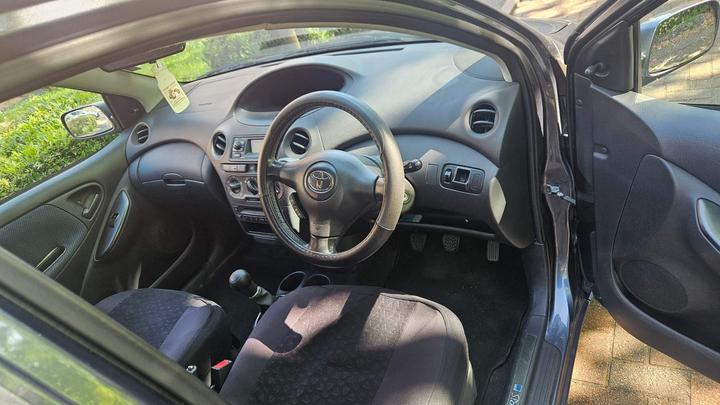 Toyota Yaris - 1.3 VVT-i Blue 5dr - Image 5