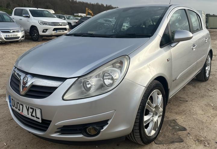 Vauxhall Corsa - 1.2i 16v Design 5dr (a/c) - SERVICE HISTORY-LONG MOT - Image 3