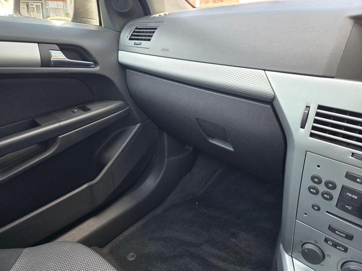 Vauxhall Astra - 1.4i 16v Active 5dr - FUL SERVICE HIST+NEW MOT+CHEAP - Image 31