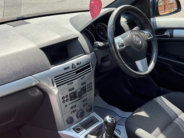 Vauxhall Astra - 1.9 CDTi SXi Sport Hatch 3dr - SH | PANORAMIC WINDSCREEN - Image 19