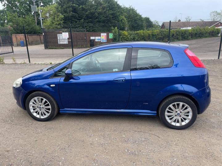Fiat Grande Punto - 1.4 16v Dynamic Sport 3dr - 2 Owners from New - Image 7