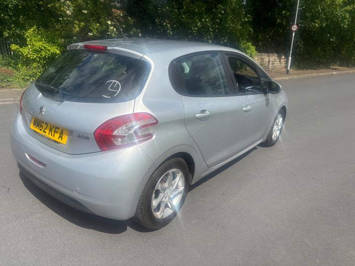 Peugeot 208 - 1.4 VTi Active Euro 5 5dr - GREAT 1st CAR WITH FSH - Image 5