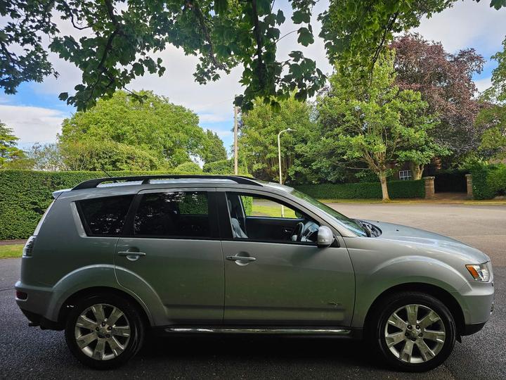 Mitsubishi Outlander - 2.2 DI-D GX4 4WD Euro 5 5dr - read advert - Image 9