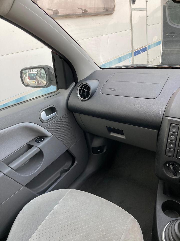 Ford Fiesta - 1.4 Ghia 5dr - great run around CHEAP - Image 15