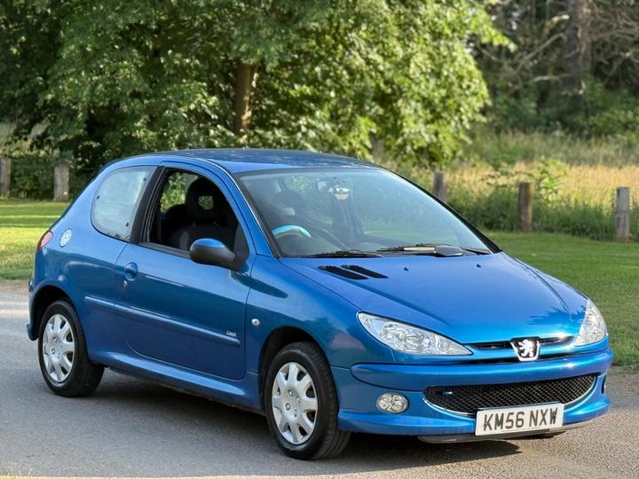Cheap Peugeot 206 - 1.4 Look 3dr - ULEZ |NEW CLUTCH | LOW MILES for sale in Slough, Berkshire