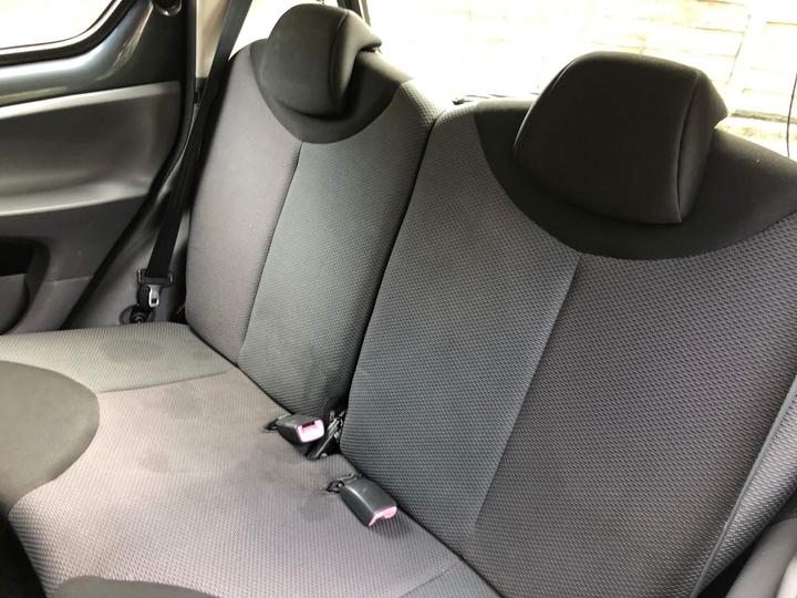 Toyota AYGO - 1.0 VVT-i + Euro 4 5dr - 2 KEYS, FSH PORTFOLIO - Image 17