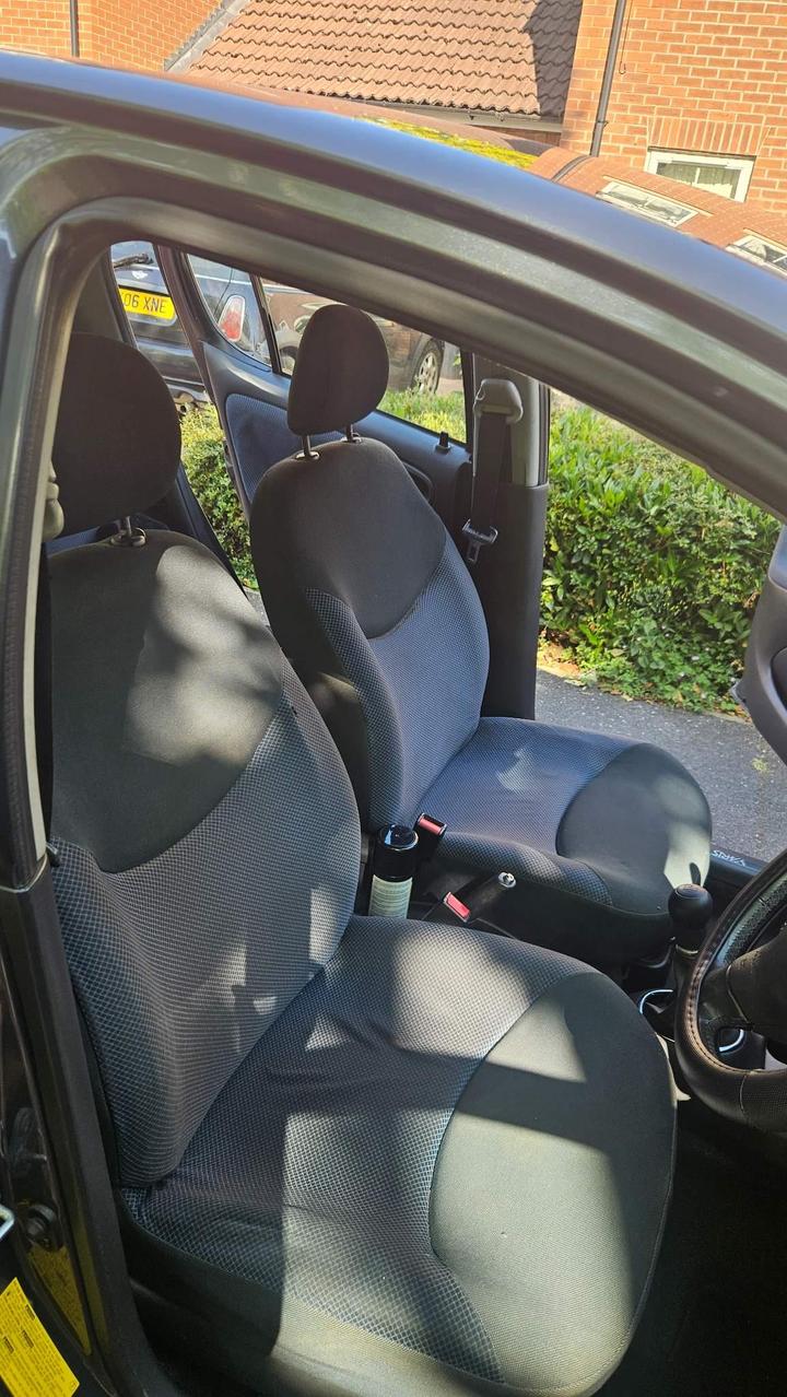 Toyota Yaris - 1.3 VVT-i Blue 5dr - Image 11