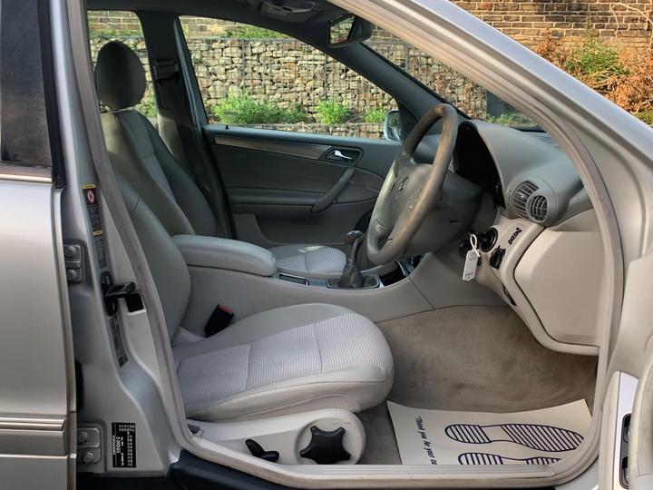Mercedes-Benz C Class - 1.8 C180 Kompressor Avantgarde SE 4dr - LONG MOT-S/HISTORY-2 KEYS - Image 20