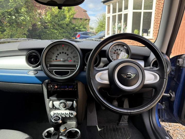 MINI Hatch - 1.6 Cooper Euro 4 3dr - LOW MILEAGE, LIGHTNING BLUE - Image 9