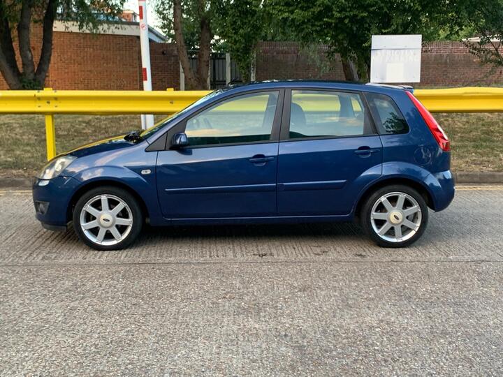 Ford Fiesta - 1.25 Zetec Blue Edition 5dr - Image 11