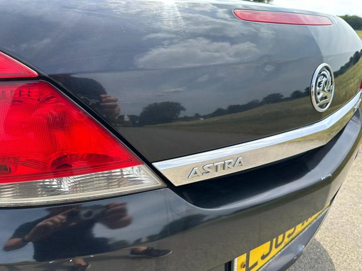 Vauxhall Astra - 1.9 CDTi Design Twin Top 2dr - Image 9