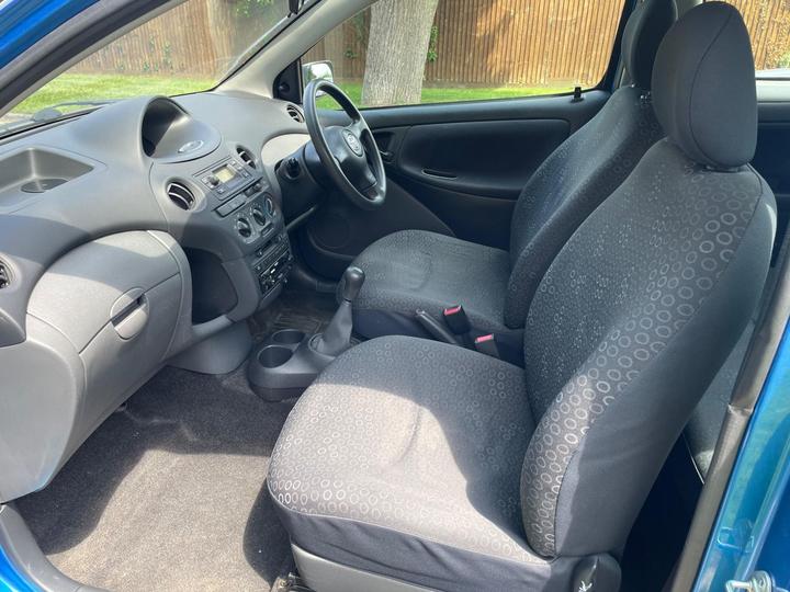 Toyota Yaris - 1.0 VVT-i T2 3dr - (Last Owner For 5 Years) - Image 10