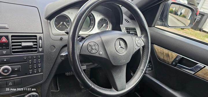Mercedes-Benz C Class - 2.1 C220 CDI Sport Auto Euro 4 4dr - Image 17