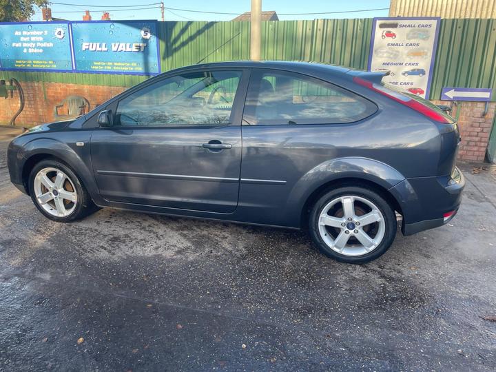 Ford Focus - 1.8 Zetec Climate 3dr - Image 7