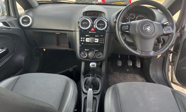 Vauxhall Corsa - 1.2i 16v Design 5dr (a/c) - SERVICE HISTORY-LONG MOT - Image 11