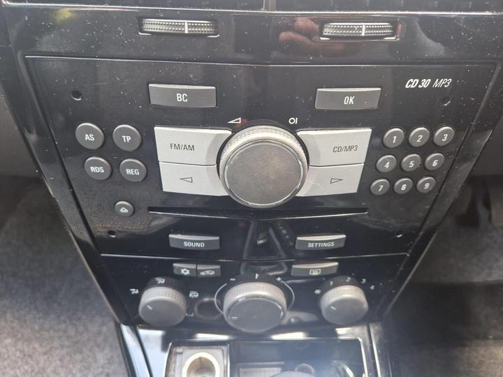 Vauxhall Astra - 1.8i 16v Design 5dr - New in stock and ready to go - Image 29