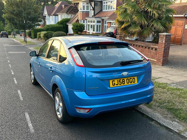 Ford Focus - 1.6 Zetec 5dr - ULEZ FREE / DRIVES SPOT ON - Image 7