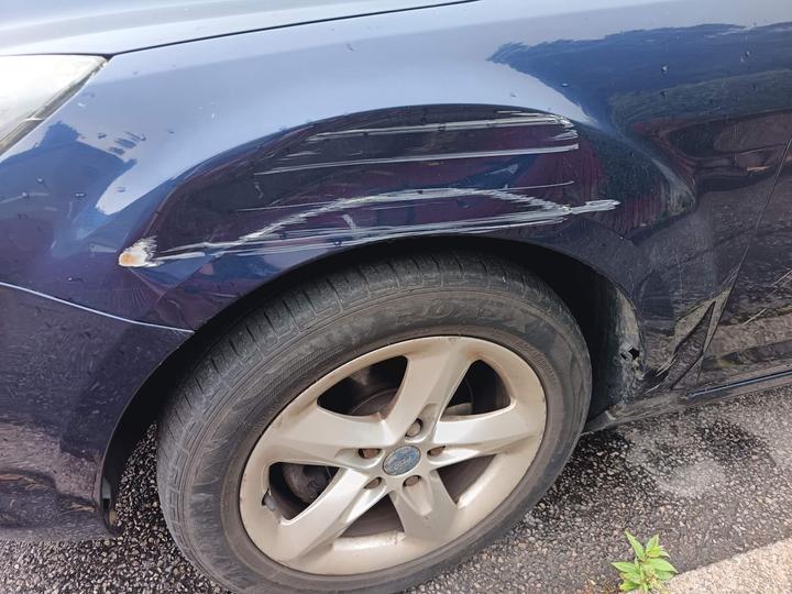 Ford Focus - 1.6 Zetec 5dr - Ideal for fixer project! - Image 2