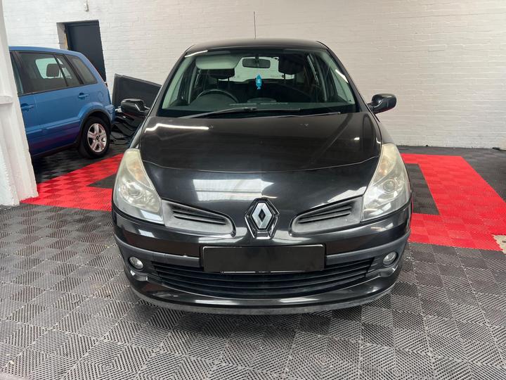Renault Clio - 1.4 16v Dynamique 5dr - JULY 2026 MOT - Image 2