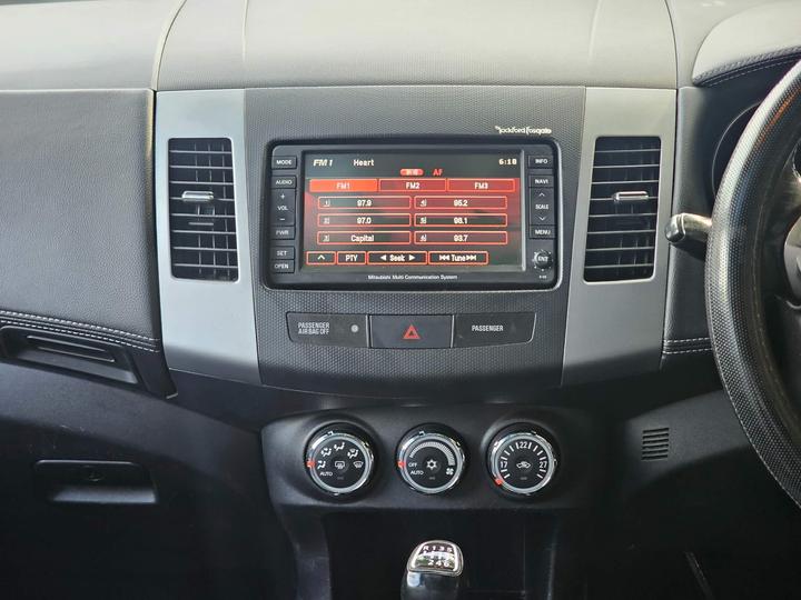 Mitsubishi Outlander - 2.2 DI-D GX4 4WD Euro 5 5dr - read advert - Image 16