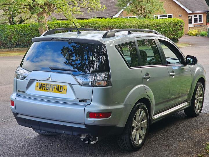Mitsubishi Outlander - 2.2 DI-D GX4 4WD Euro 5 5dr - read advert - Image 8