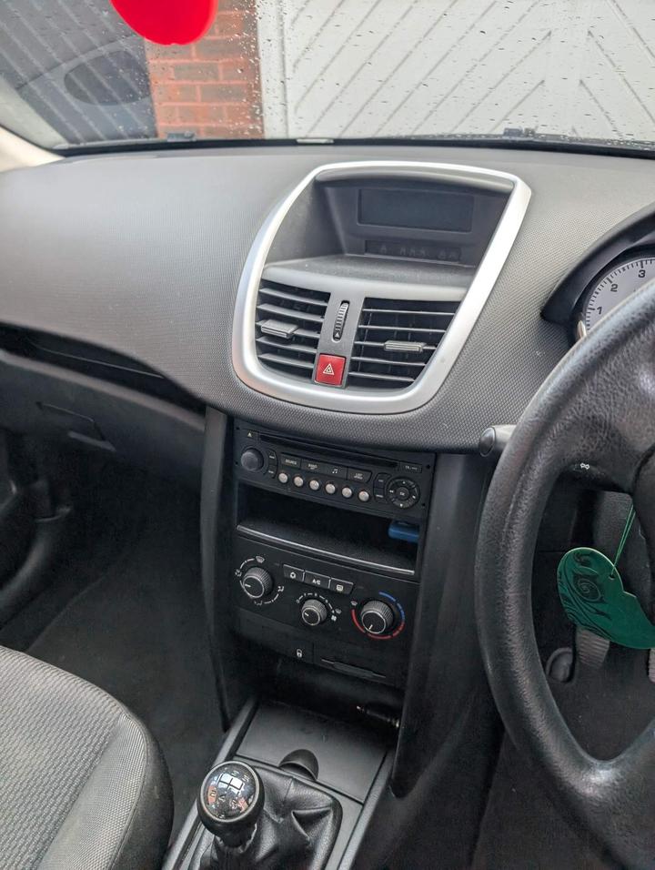 Peugeot 207 - 1.4 VTi S Euro 4 3dr (A/C) - MOT until May 2026, low miles - Image 4