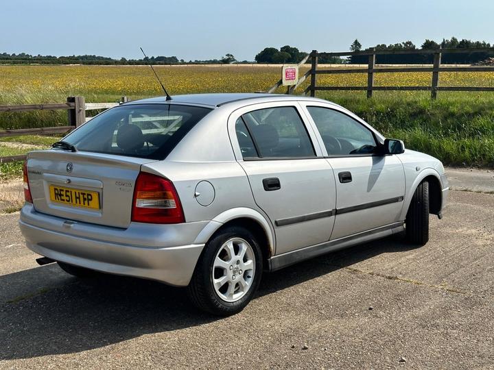 Vauxhall Astra - 1.6i Club 5dr (a/c) - AUTO - Full service history - Image 2