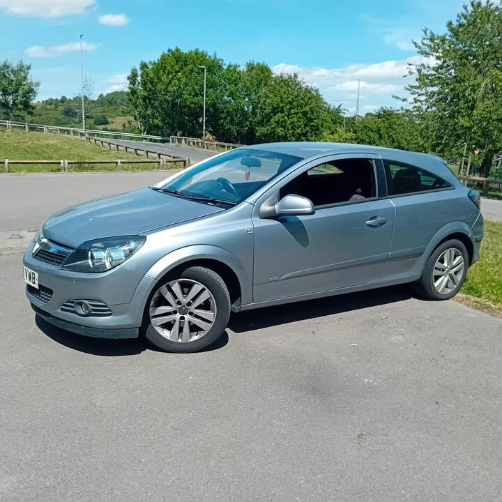 Vauxhall Astra - 1.6i 16v SXi Sport Hatch 3dr - "Great first time car" - Image 3