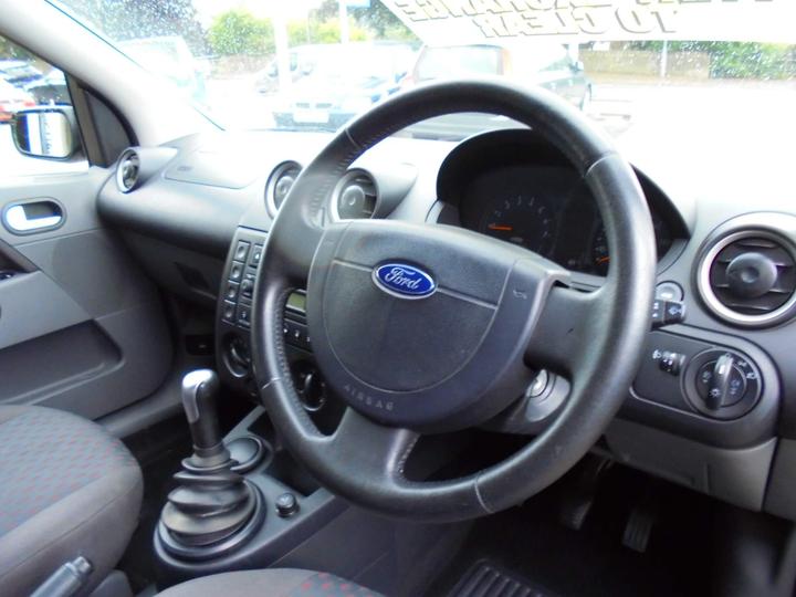 Ford Fiesta - 1.4 Zetec 5dr - TIDY LITTLE 5 DOOR HATCHBACK - Image 12