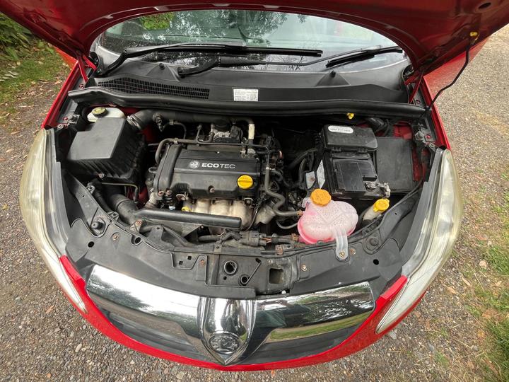Vauxhall Corsa - 1.4i 16v Design 3dr (a/c) - recently serviced and MOT - Image 5