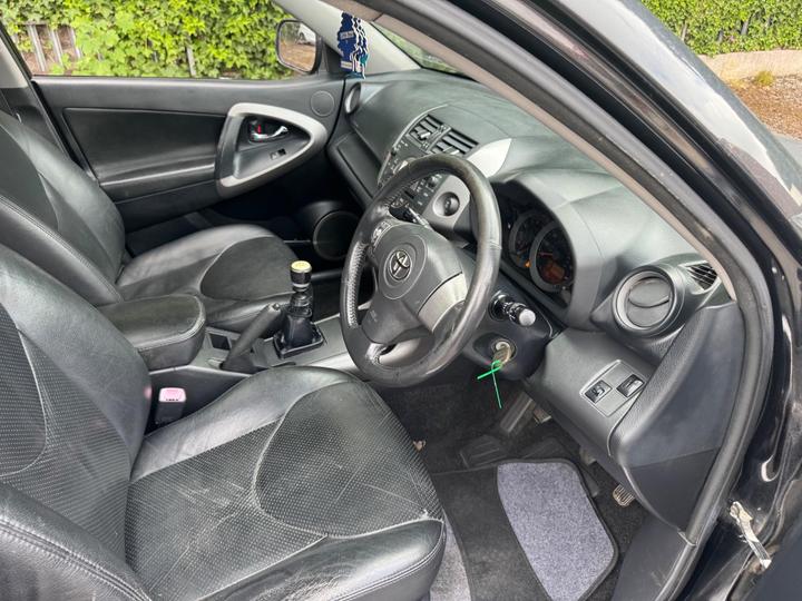 Toyota RAV4 - 2.2 D-4D XT4 4WD 5dr - BODY ROUGH+MECHANICALLY GOOD - Image 4