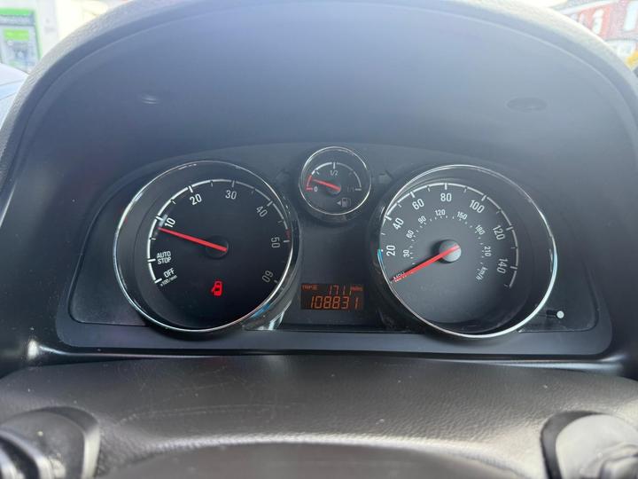 Vauxhall Antara - 2.2 CDTi SE 4WD Euro 5 (s/s) 5dr (SNav) - MOT|FSH|CHEAP|TOW BAR - Image 13