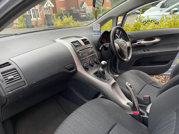 Toyota Auris - 1.6 VVT-i TR 5dr - Reliable with Service History - Image 9