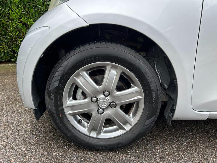 Toyota iQ - 1.0 VVT-i 2 Euro 5 3dr - 2 KEYS SERVICE HISTORY - Image 68