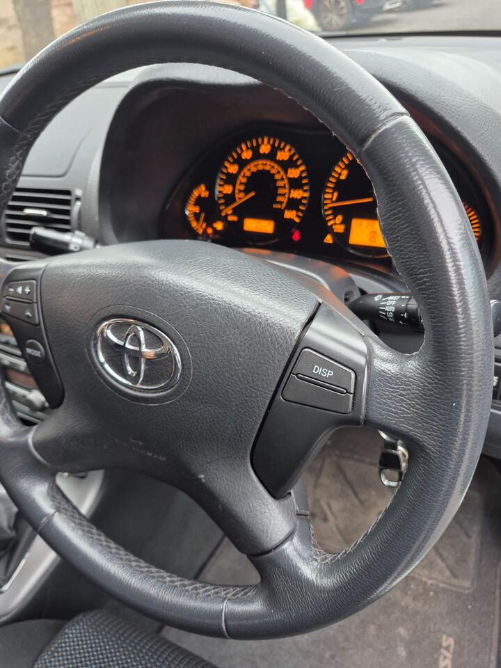 Toyota Avensis - 1.8 VVT-i TR 5dr - Image 12