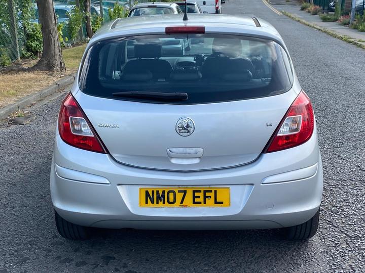 Vauxhall Corsa - 1.4i 16v Design 5dr (a/c) - 2 KEYS GOOD SPEC CLEAN CAR - Image 5