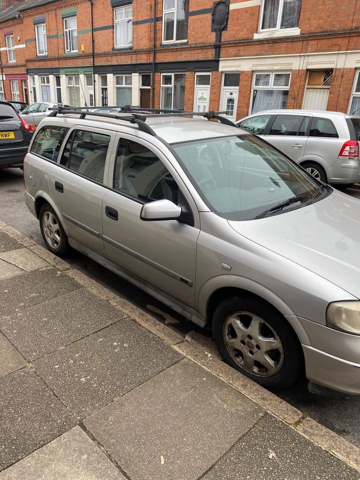 Vauxhall Astra - 1.6i Club 5dr (a/c) - Image 2