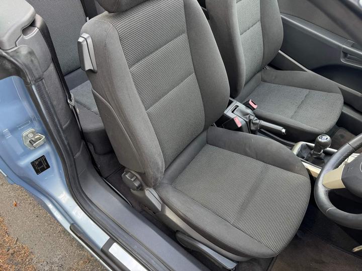 Vauxhall Astra - 1.8i 16v Sport Twin Top 2dr - LOW MILES, OWNED 7 YEARS. - Image 14