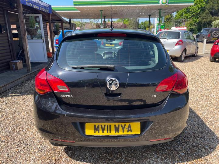 Vauxhall Astra - 1.6 16v Exclusiv Euro 5 5dr - LONG MOT/AIR CON/PRICE REDUCED - Image 6