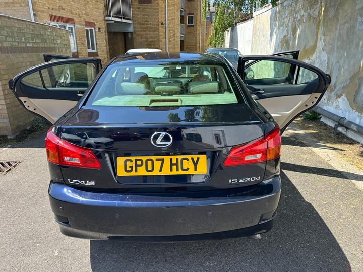 Lexus IS - 2.2 220TD 4dr - Image 5