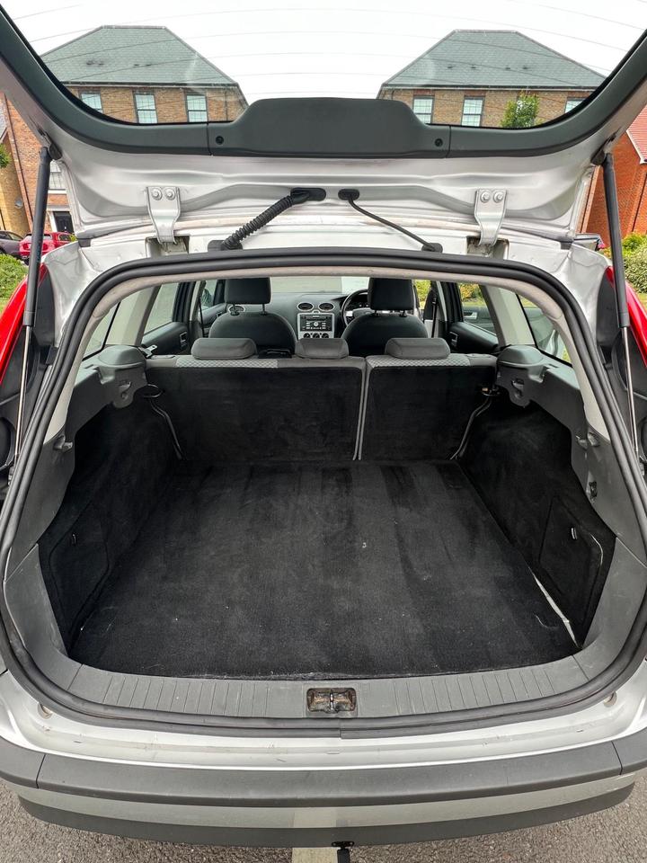 Ford Focus - 1.6 LX 5dr - Image 10