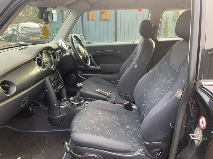 MINI Hatch - 1.6 One Euro 4 3dr - Ulez complaint,Service history - Image 13