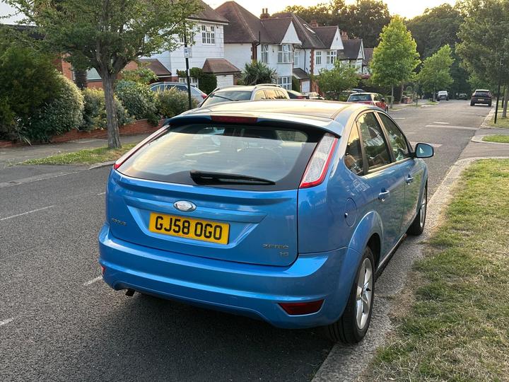 Ford Focus - 1.6 Zetec 5dr - ULEZ FREE / DRIVES SPOT ON - Image 9